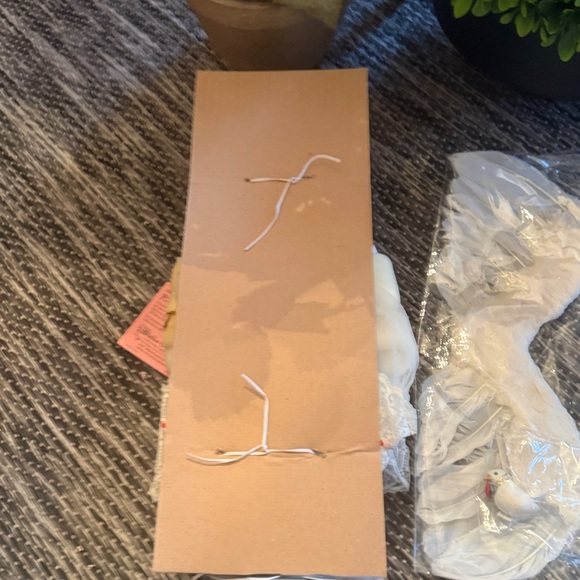 Paradise Galleries “Angel of Love” Porcelain Doll (never taken out of packaging) - Picture 5 of 9